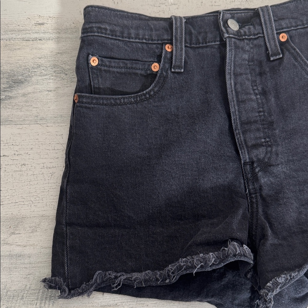 Levi’s black ribcage shorts - Size 28 - Picture 3 of 10